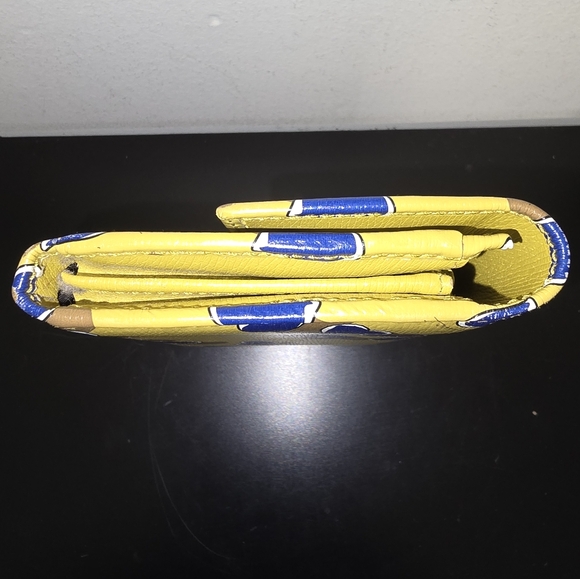 Gucci Continental Flap Calfskin Heartbeat Print Yellow Wallet - Picture 3 of 11